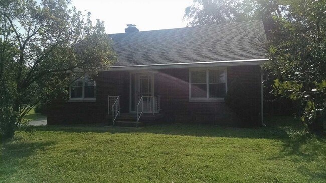 Building Photo - 3 bedroom, 1.5 bath Home