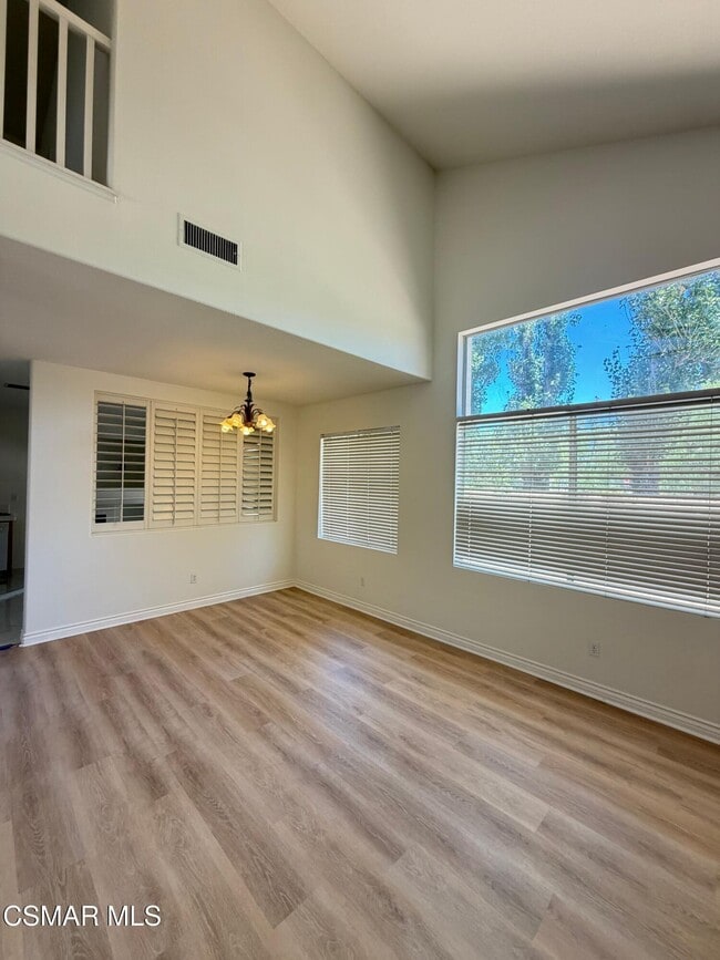 Photo - 9 Skyflower Ln