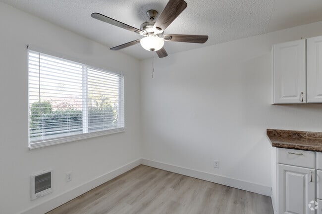 3BR, 1BA - 800SF - Dining Room