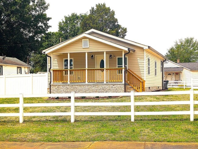 Building Photo - 100% Updated Home! Sterling Elementary School! Easy Access I-485!