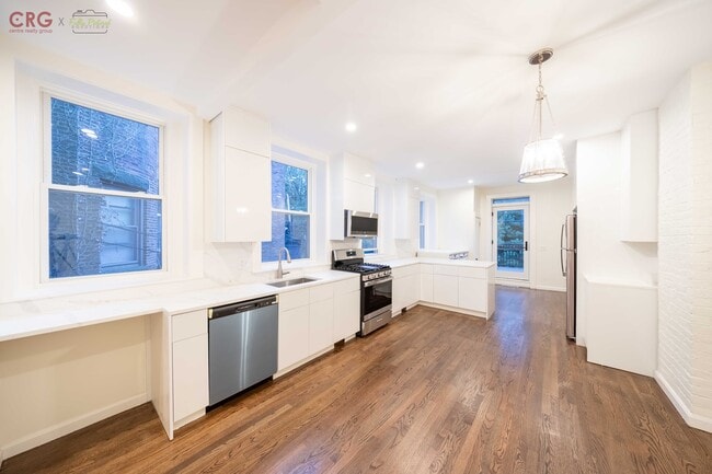 Building Photo - 1726 Beacon St Unit 1726 Beacon Street