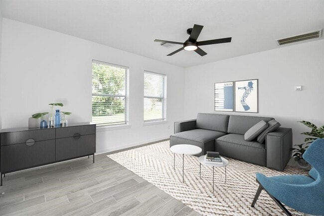 Photo - 212 N 2nd St