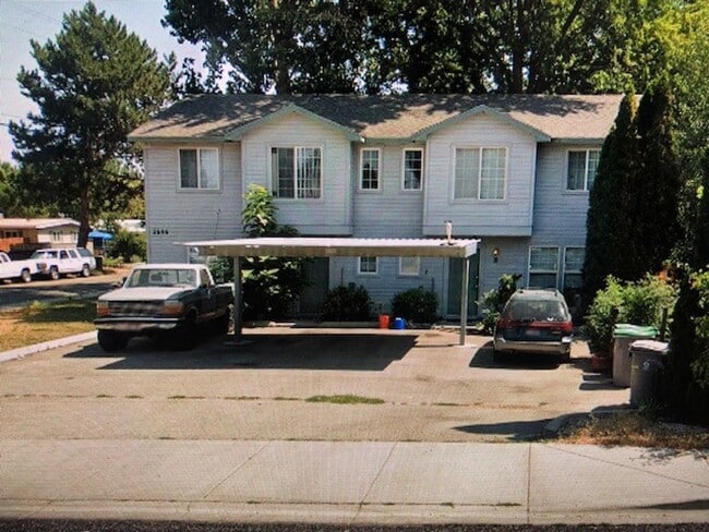 Building Photo - Shoshone Duplex Unit A