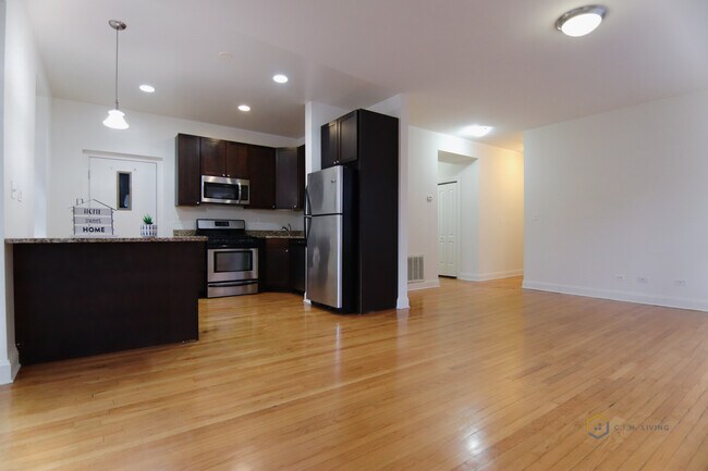 Kitchen - The Onyx on Hoyne