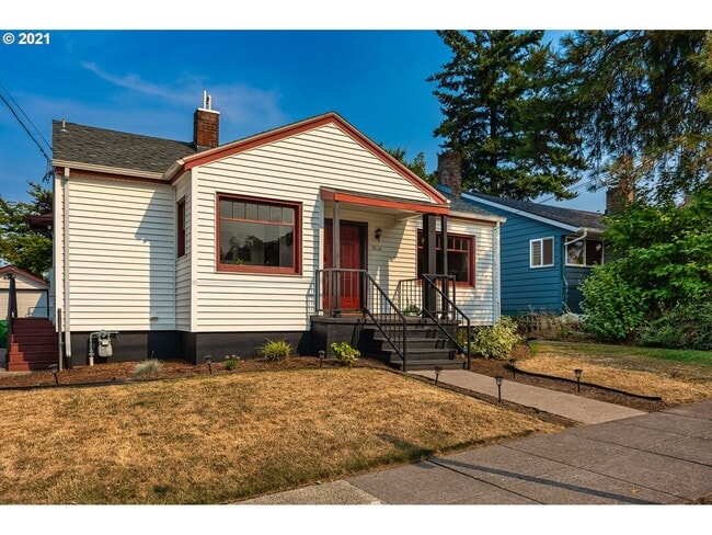 Building Photo - 2 bedroom 2 bath Woodlawn Bungalow-Full finished basement!