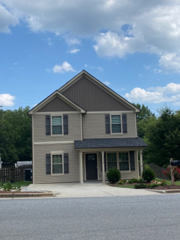 Building Photo - 212 Old Centergrove Rd Rental