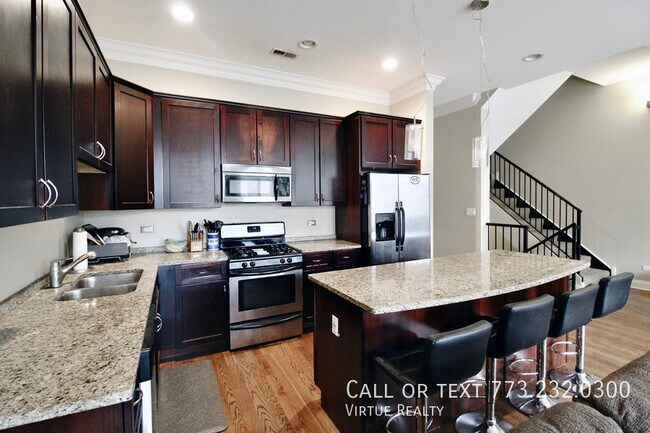 Photo - 216 N Halsted St