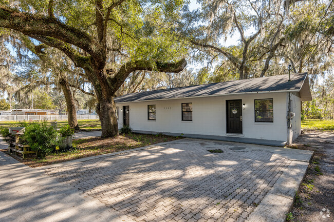 Building Photo - 5600 NE 32nd St Rental