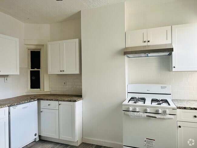 Building Photo - 38 Jefferson St Rental