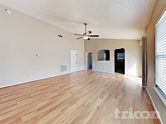 Photo - 4303 Hanging Moss Dr House