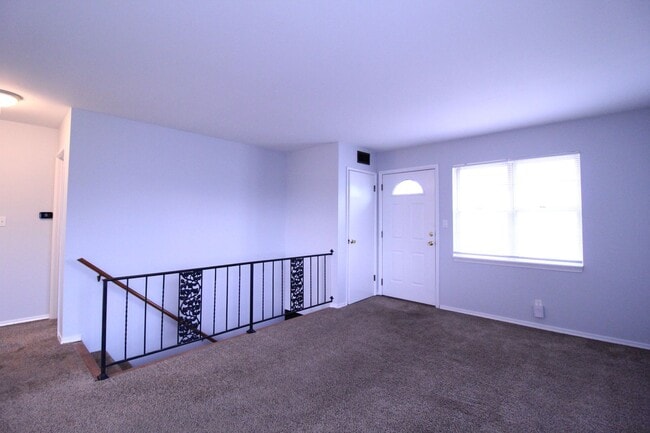 Photo - January FREE On This 2 Bedroom 1 Bath Duplex In Overland Park