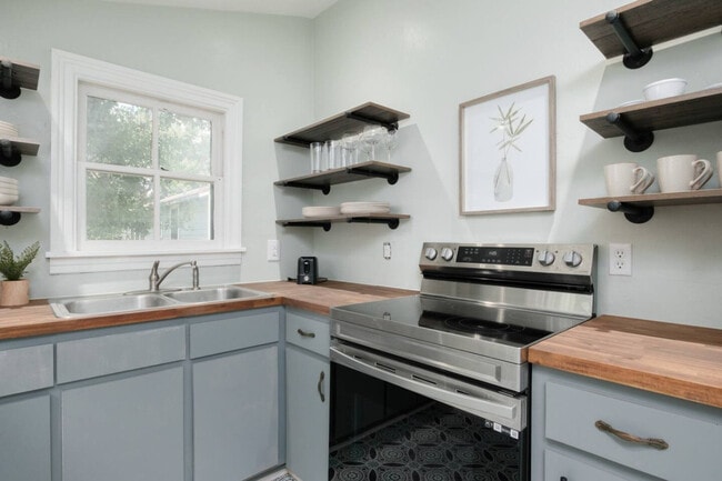 Photo - 240 SW 3rd St Unit ID1359104P