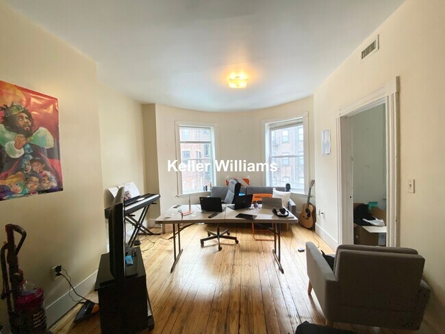 Photo - 76 Saint Stephen St