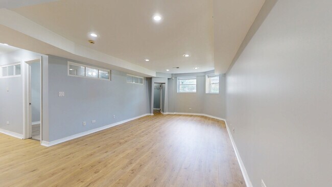 Photo - 1228 W Glenlake Ave Unit G