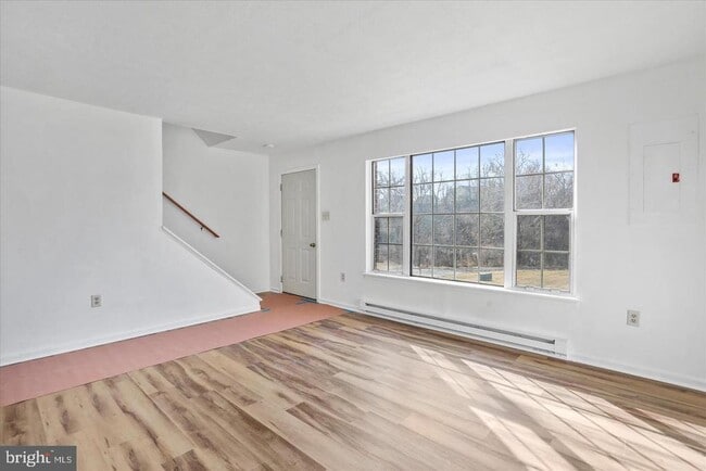 Photo - 102 Waterford Ln