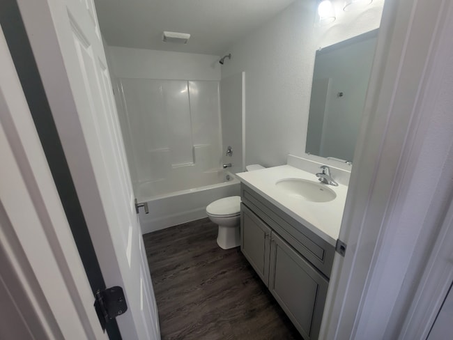 Photo - 1957 Harrison Ave