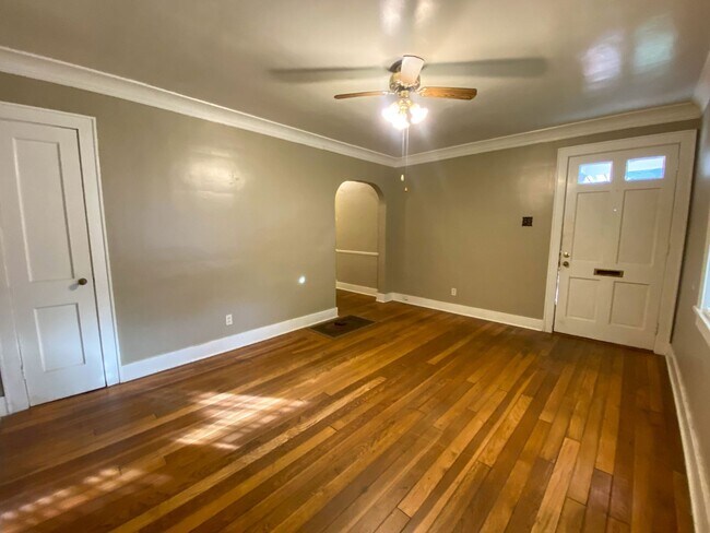 Photo - 1 bedroom, living dining den near Central and Highland