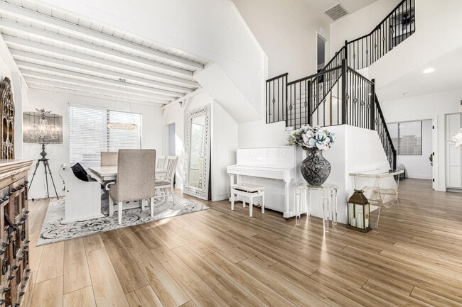 Photo - 2707 W Lamar Rd