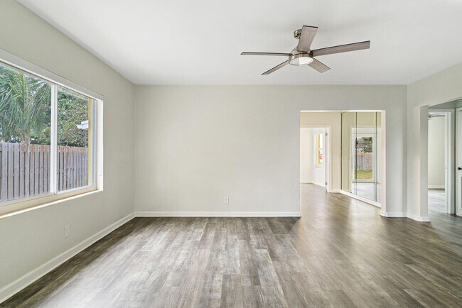 Photo - 1205 Longwood St