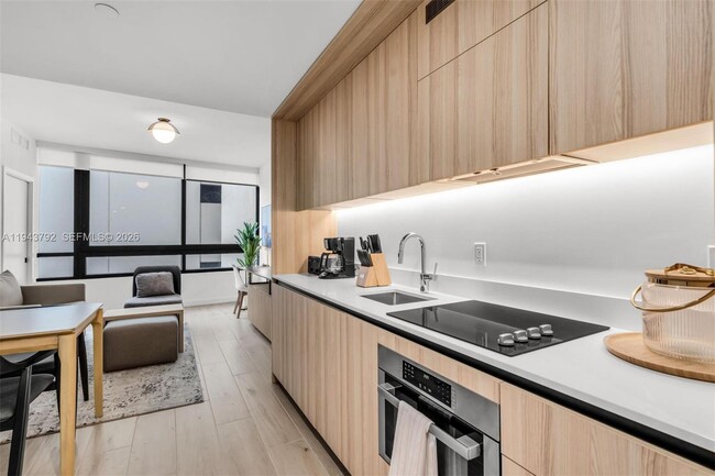 Photo - 225 N Miami Ave Unidad 301