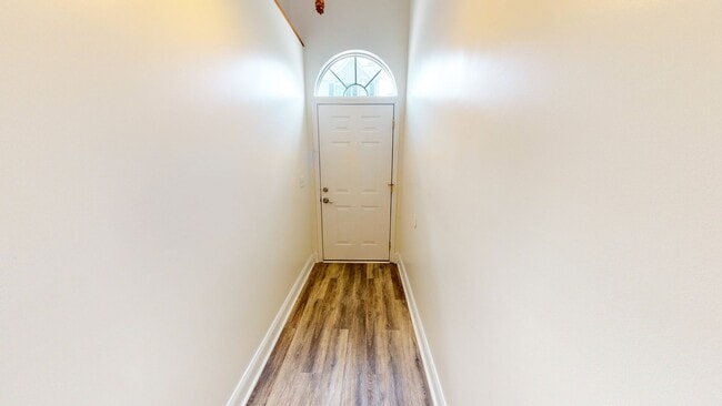 Photo - 2 Bed / 1.5 Bath Townhouse for Rent