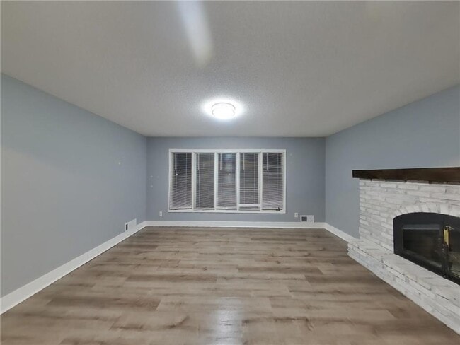 Photo - 820 Shenandoah Ln N