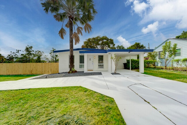 Building Photo - 840 Bradley St