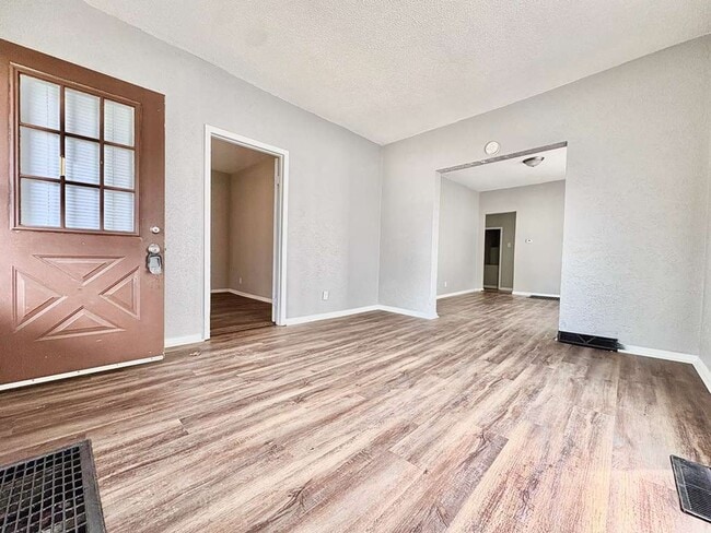 Photo - 3312 E Mishawaka Ave Unit 1 (Lower)