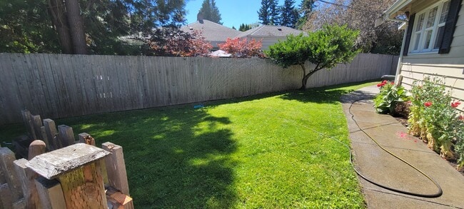 Photo - 1102 E Victor St