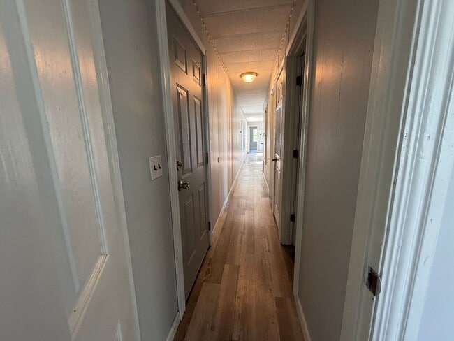 Photo - Spacious 3/2 available now!
