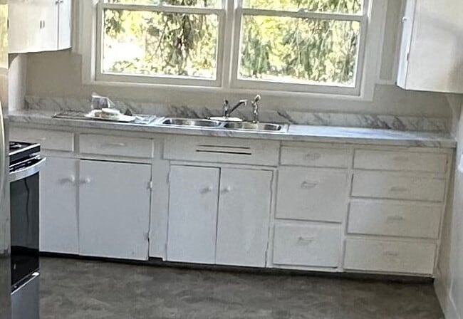 Photo - 11625 NW Thompson Rd