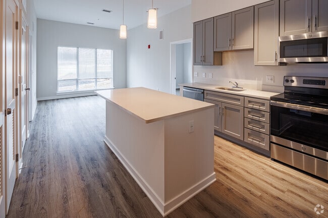 2BR, 2BA - 912SF - Kitchen