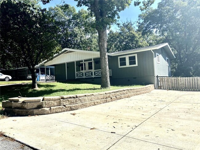 Photo - 7 Evesham Ln