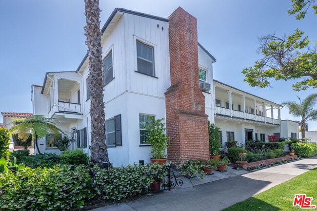 Photo - 1010 S Point View St