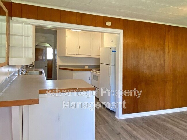 Photo - 1415 W 4th St