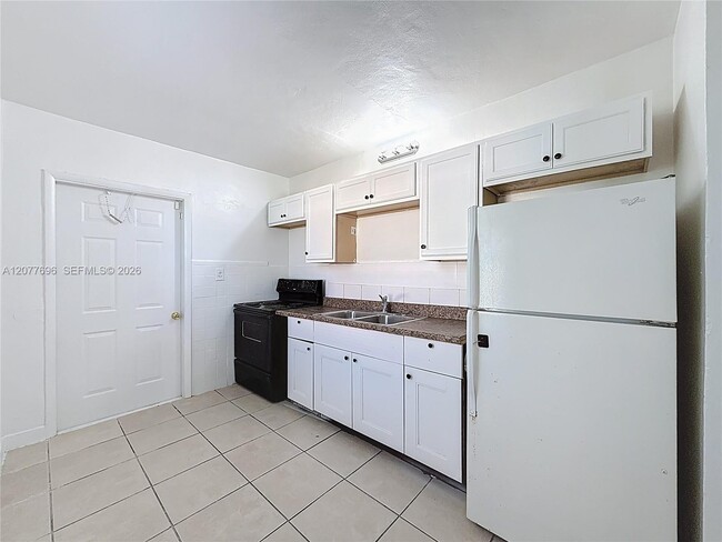Photo - 2419 NW 6th Ct
