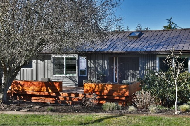 One Of A Kind Freeland Home with Two Seper... - One Of A Kind Freeland Home with Two Seper...