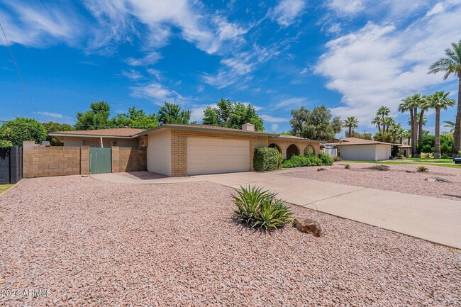 Photo - 110 W Seldon Ln