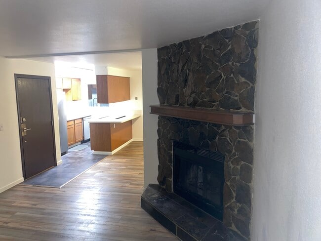 Photo - 1102 Broaddus St Apartments