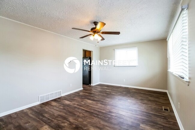 Photo - 4 Bedroom Pet-Friendly Home in Columbus, OH with Main Street Renewal