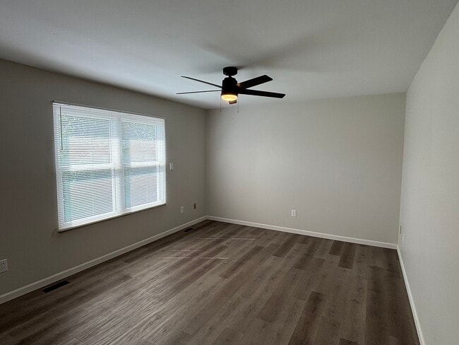 Master Bedroom - 825 Bernese Ct