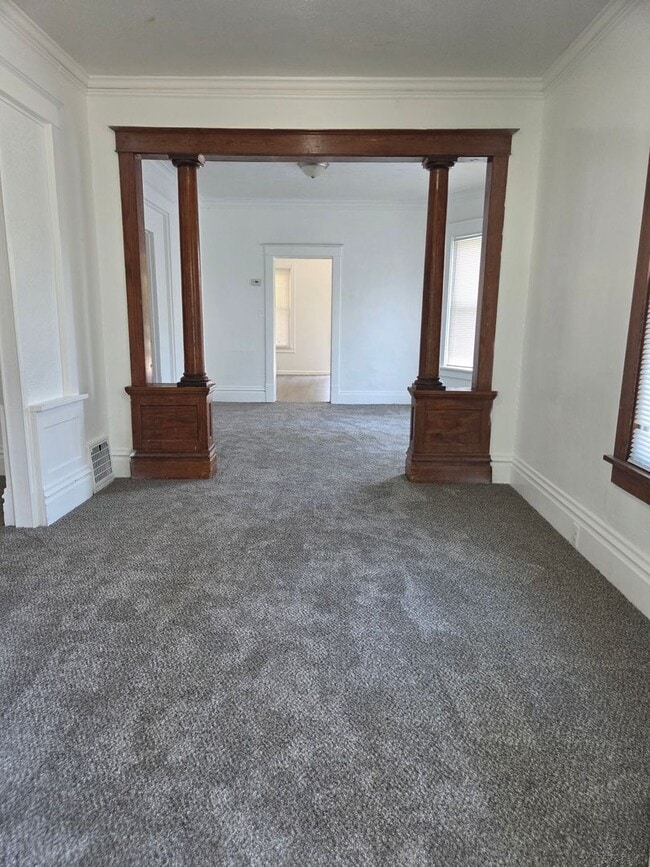 Photo - 3 Bedroom with New Flooring !