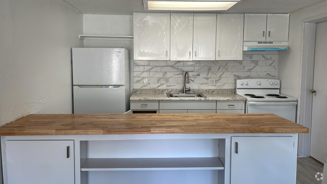 Building Photo - 33305 Ryan Dr Unit 107 Rental
