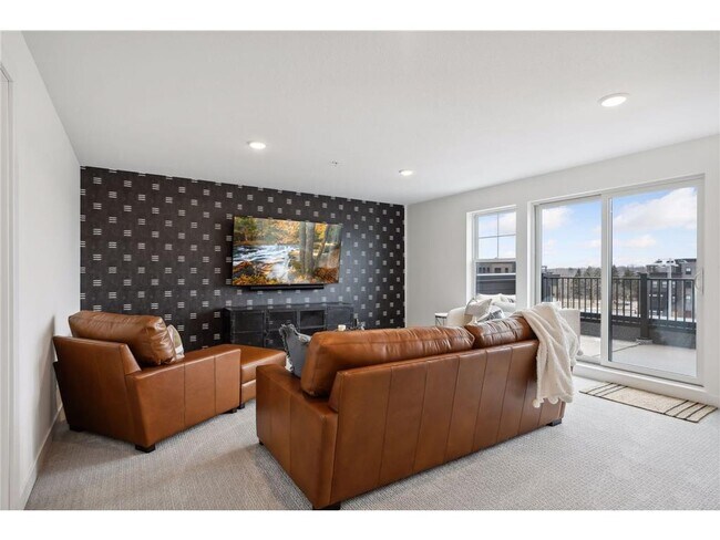 Photo - 870 Mount Curve Blvd