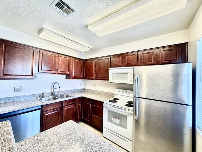 Photo - Las Vegas Guard-Gated Condo for Rent | 2 Bedroom Upstairs Unit | River Glen Community Unidad #222