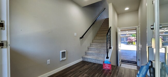 Photo - 16021 Manor Way