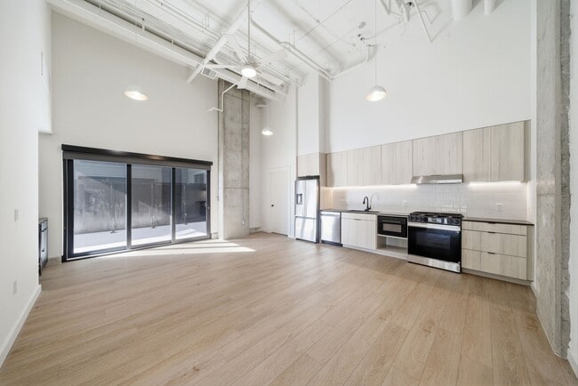 Building Photo - 2623 Keene St Unit 0101