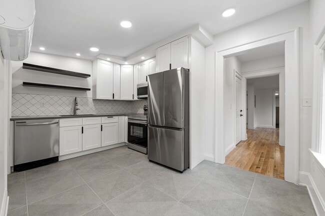 Building Photo - 1121 Dayton St Unit 301 Rental