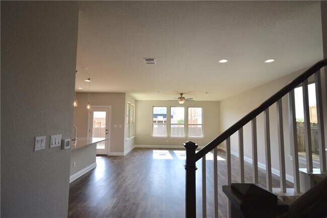Photo - 15911 Cessida St
