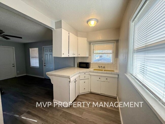 Photo - 444 Dodge Ave